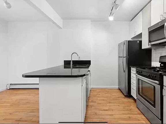 2nd image of 190 E 7th St APT 415