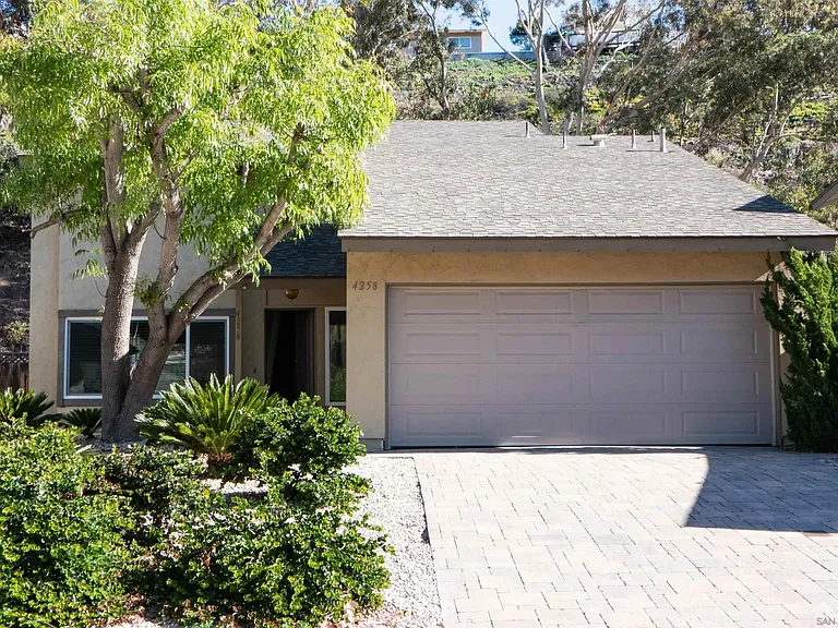 4258 Robbins St — Photo 1
