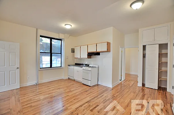 Rented by EXR | media 2