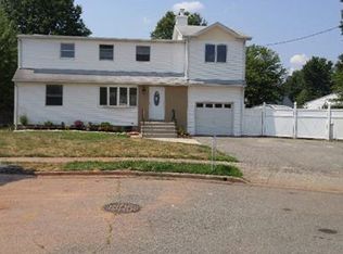 3 Dogwood Cir, Edison, NJ 08817