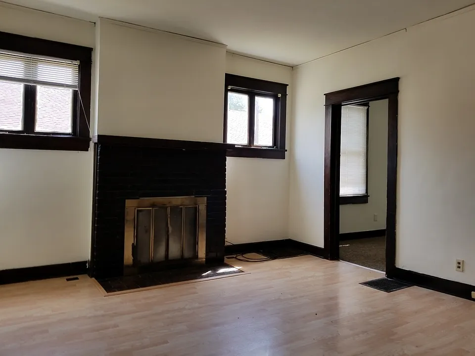 408 E Cottage Grove Ave