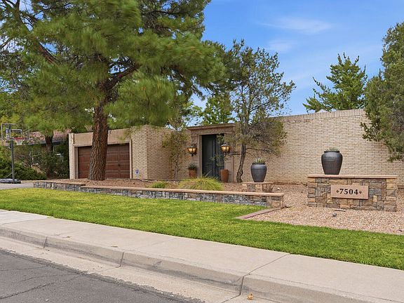 3rd image of 7504 La Madera Rd NE