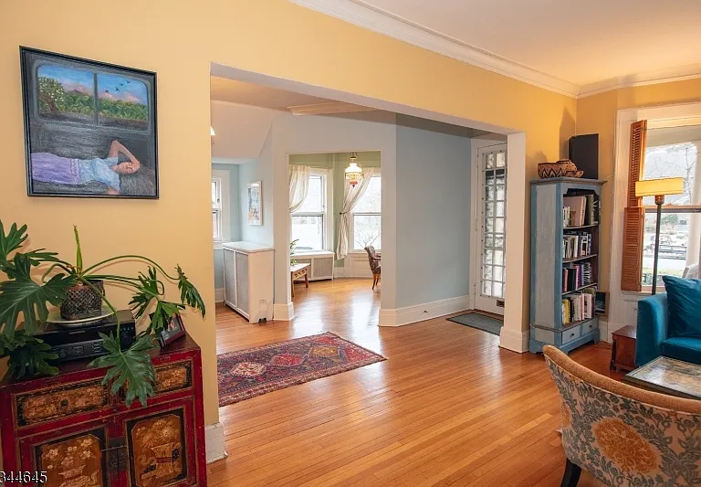 110 Montclair Ave — Photo 23