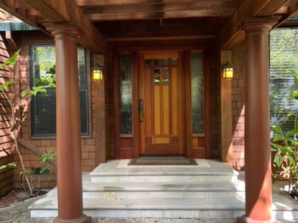11 Brookwood Ln