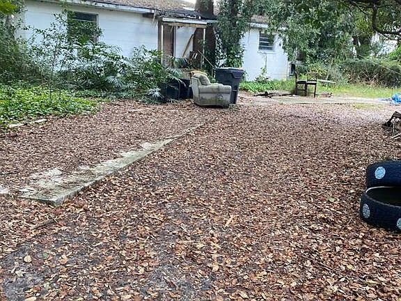 2nd image of 725 Hickory Hammock Rd