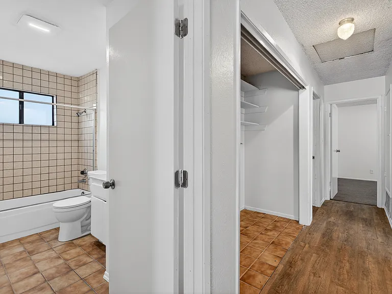 4453 W 161st St — Photo 3