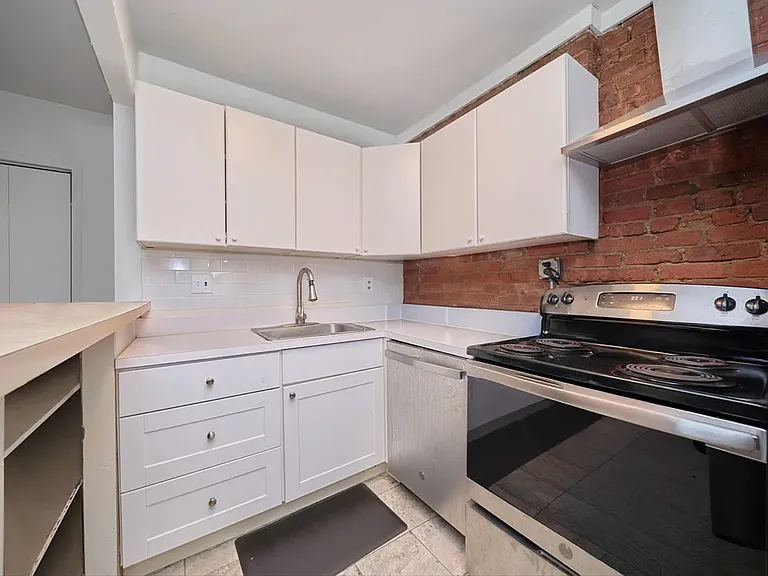 134 E 13th St #3W — Photo 5