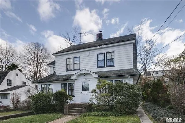 326 Richmond Rd photo 1