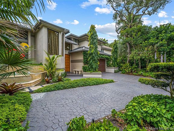 Front drive to fit 5 cars with a 2 car garage & lift!