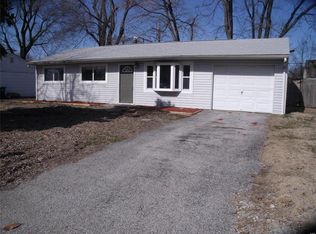 8827 Parkdale Dr, Caseyville, IL