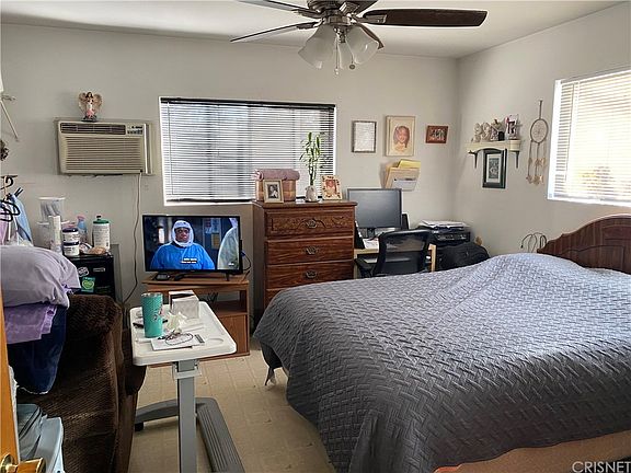 4th image of 20758 Bassett St