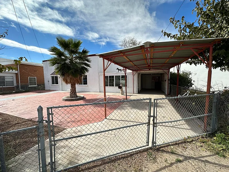 902 Orange St — Photo 31