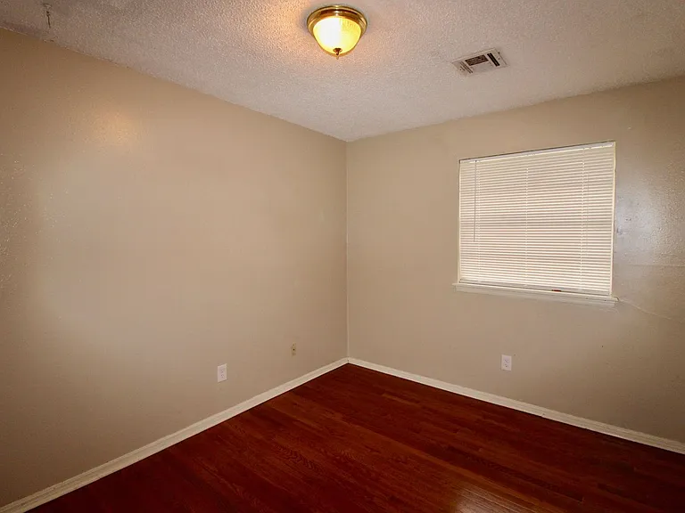 2124 Allenhurst St — Photo 11