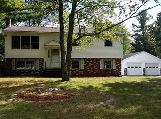 41 Parkwood Dr, Clifton Park, NY 12065