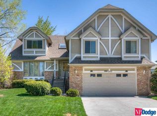 1003 Rogers Dr, Papillion, NE 68046