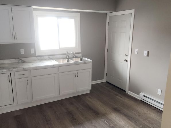 407 Davenport St #1, Dixon, IA 52745