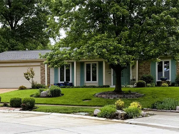 8 Sweet Meadows Ln, Ballwin, MO 63011