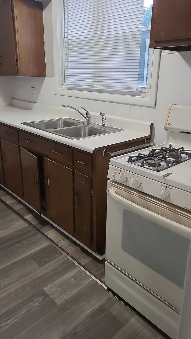 2418 E Memorial Dr — Photo 1