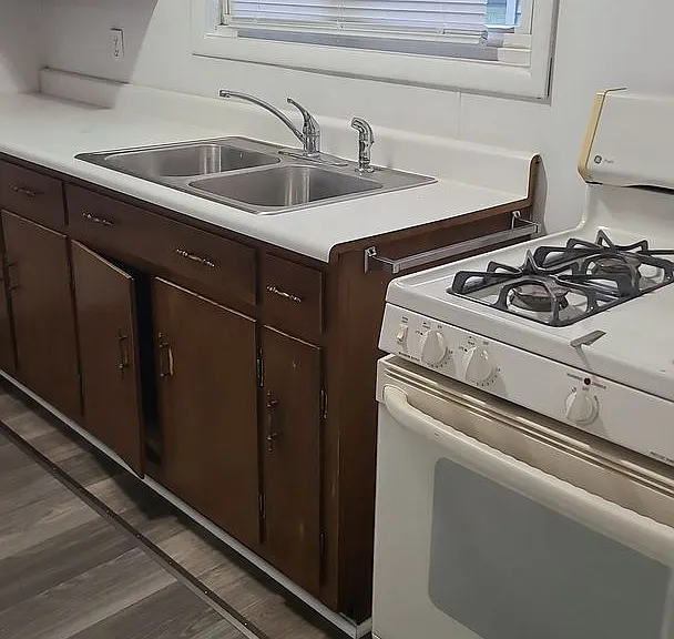 2418 E Memorial Dr — Photo 1