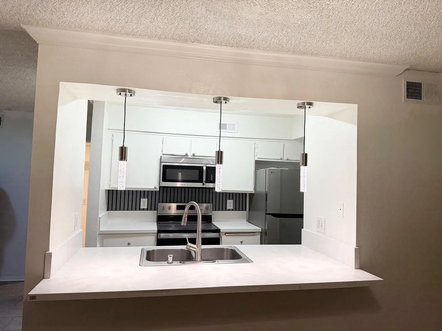1 bed, 728 sqft, $1,995 — Photo 2