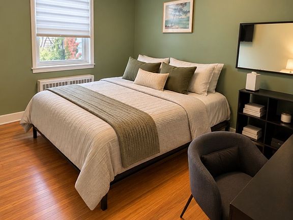 4th image of 51 Queen St E #5