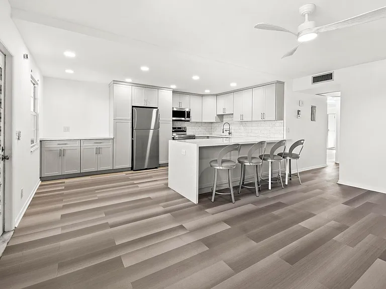 4047 Lincoln Pl #C — Photo 6