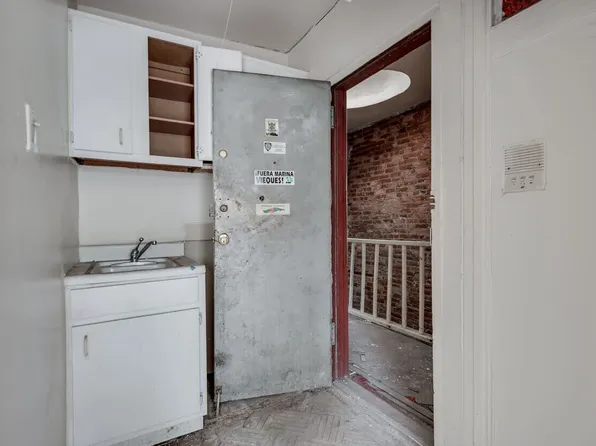 122 Hoyt Street image 48 of 57