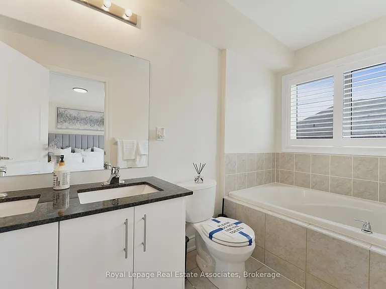 41 Mazarine Ln — Photo 34