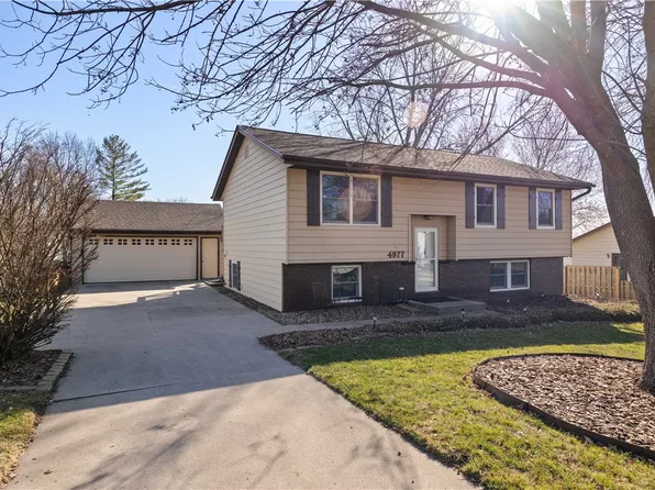 4977 Cypress Dr, Pleasant Hill, IA 50327