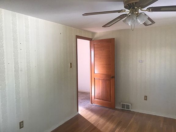 4th image of 23566 Lake Shore Blvd #31