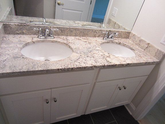 5th image of 305 Greystone Dr