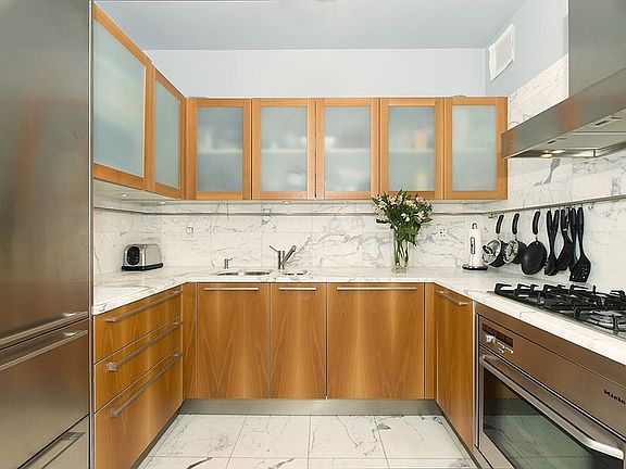 5th image of 80 Columbus Cir Unit 52G