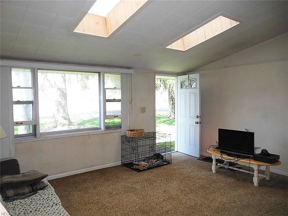 3rd image of 483 Shorefield Dr