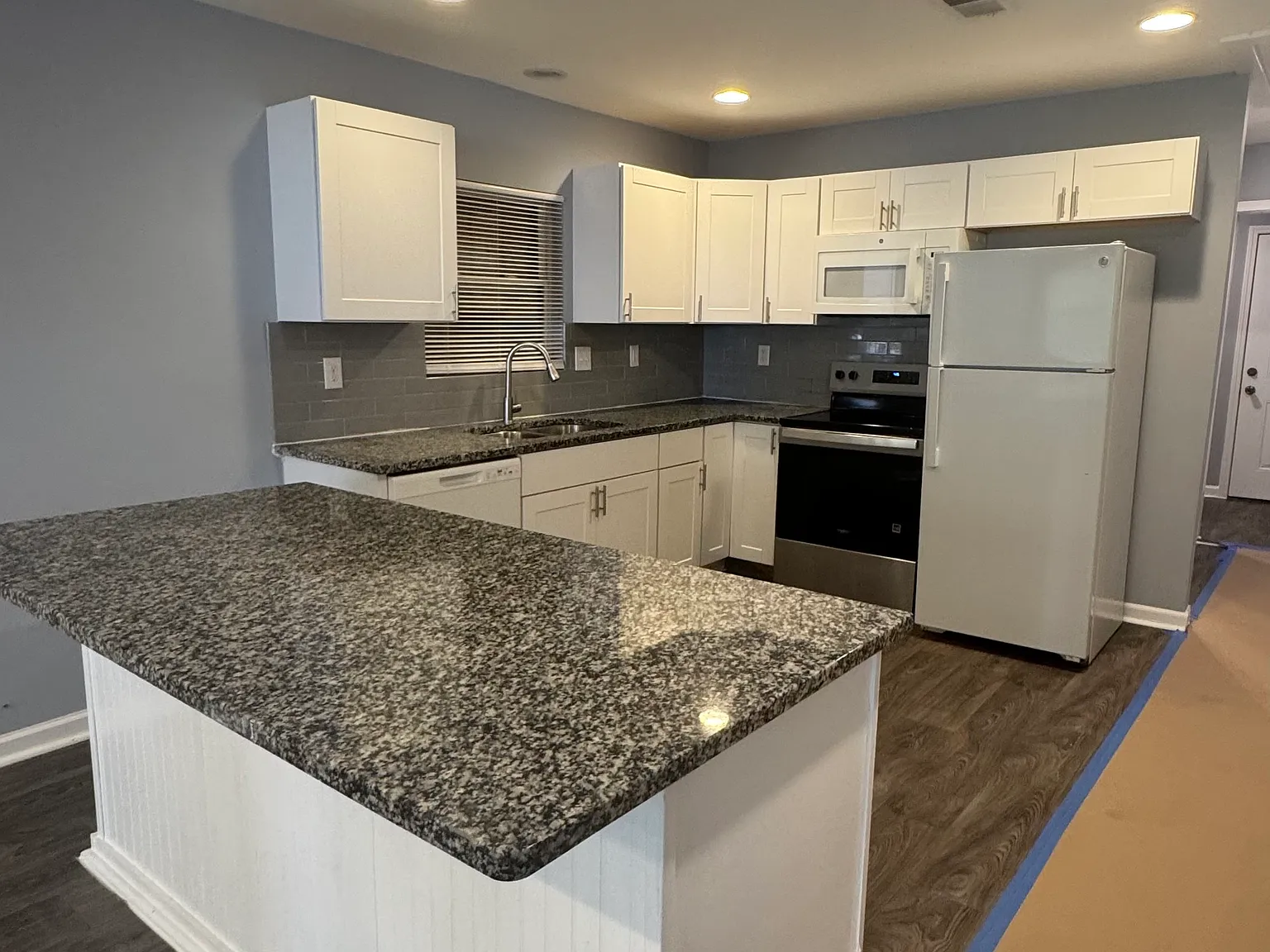 3 bed, 925 sqft, $1,900 — Photo 4
