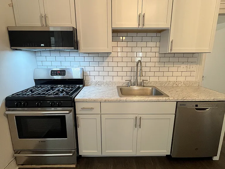 214 Ferris St — Photo 4