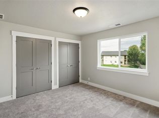 1942 E Knobcone Dr, Meridian, ID 83642