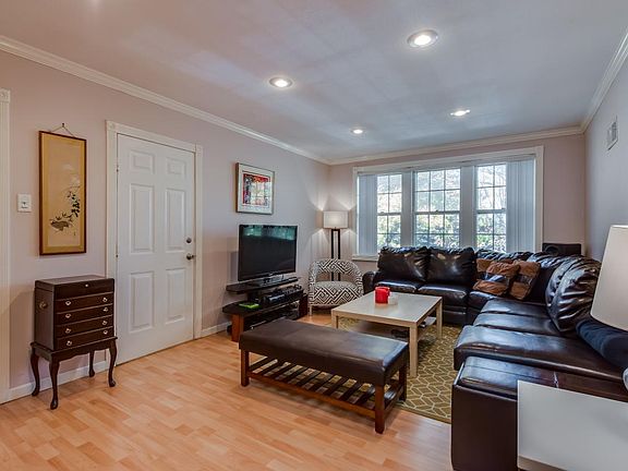 3rd image of 7260 Dartmouth Ave APT 2E
