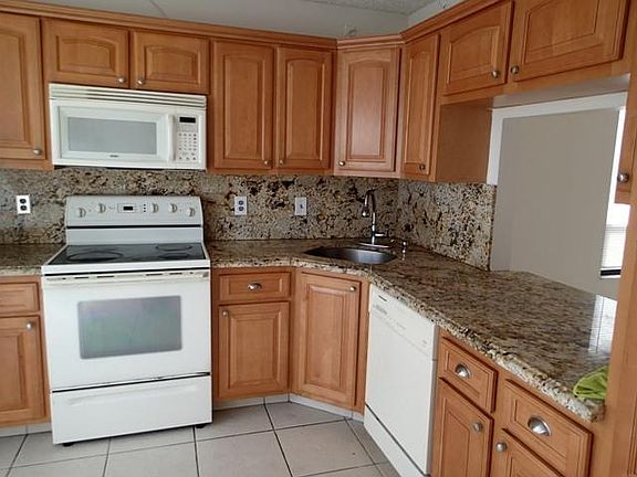 3rd image of 799 Hill Dr APT A