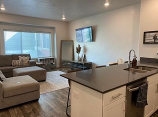 1013 W Sapphire Peak Dr, Bluffdale, UT 84065