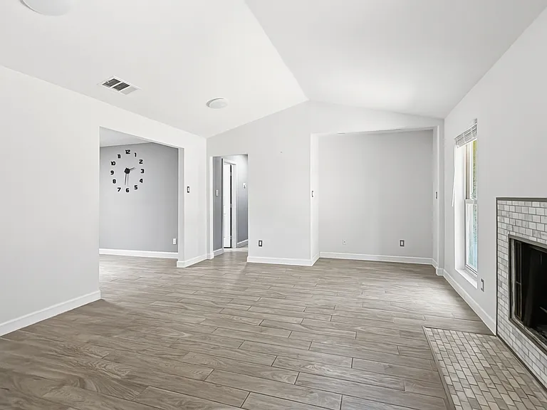 5113 Shoregate Sq — Photo 3
