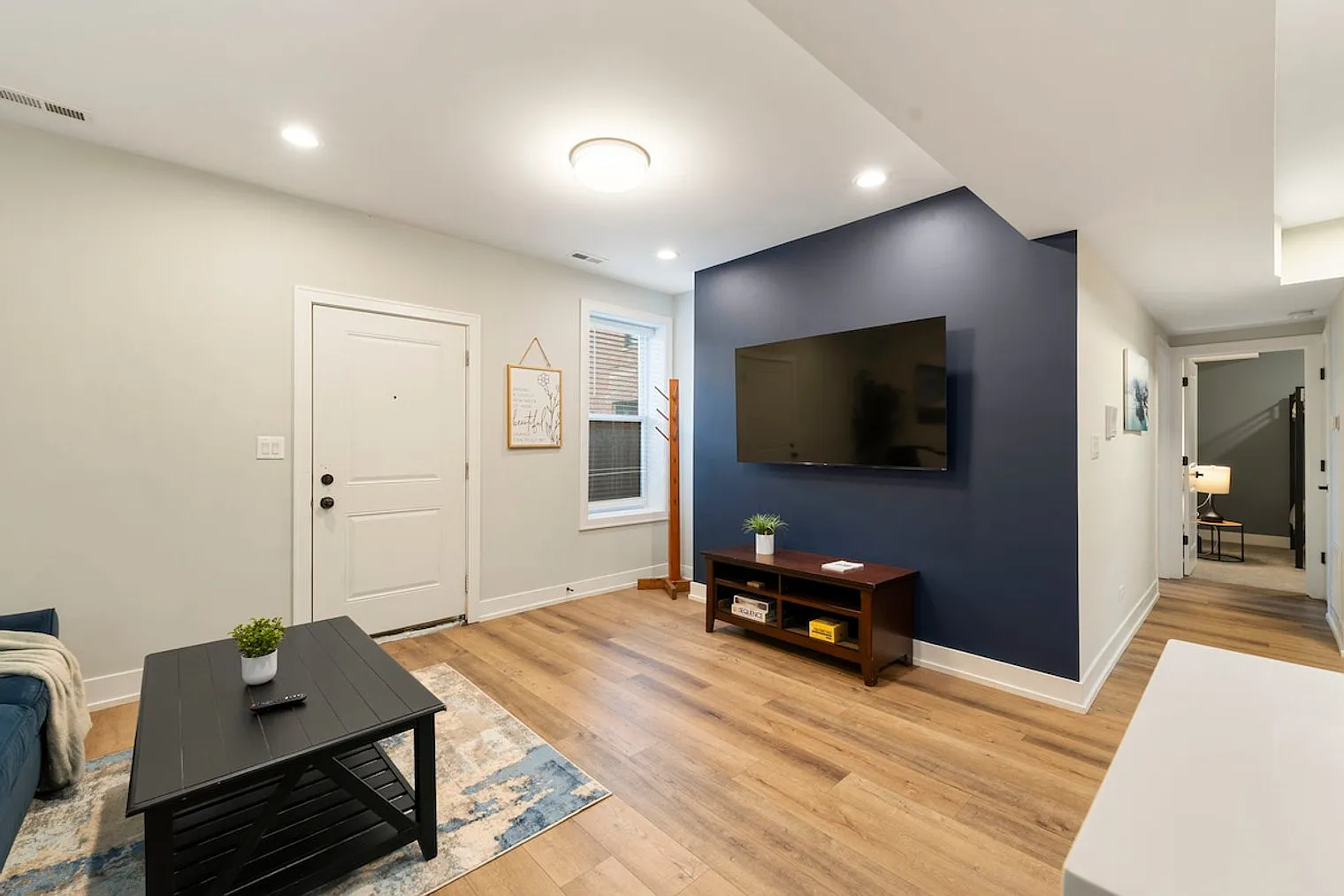 2 bed, 2.0 bath, 990 sqft, $3,077 — Photo 3