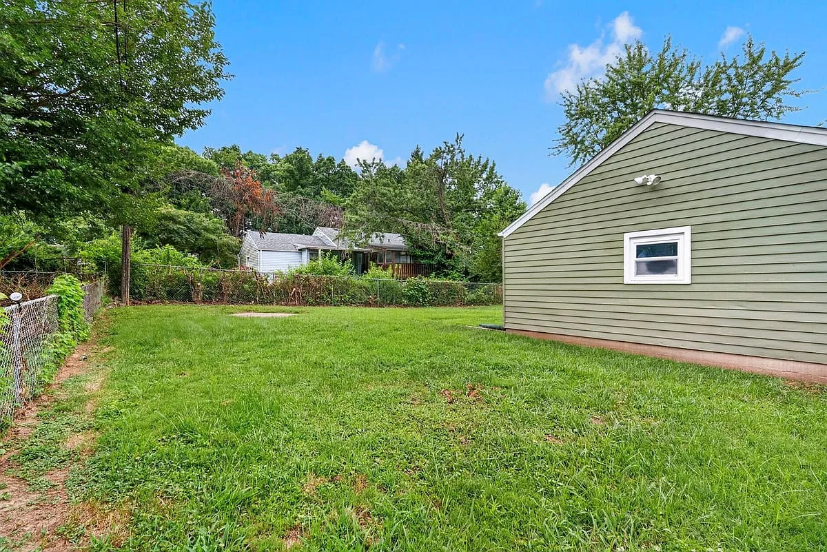 10328 Dudley Dr - 10328 Dudley Dr — Photo 4