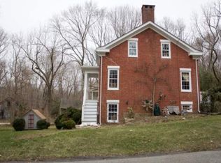 111 Shore Rd, Mount Sinai, NY 11766