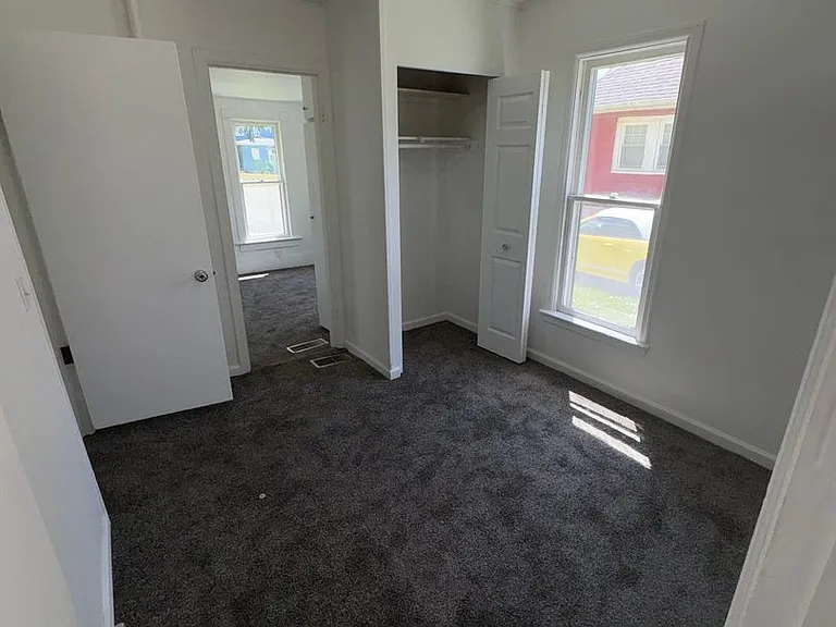 307 Center St — Photo 8