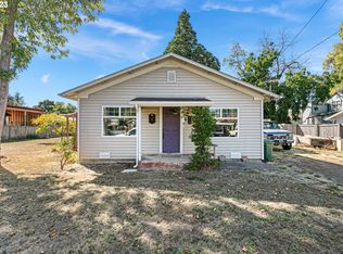 633 S 12th St, Cottage Grove, OR 97424