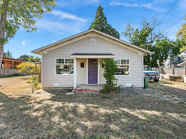 633 S 12th St, Cottage Grove, OR 97424