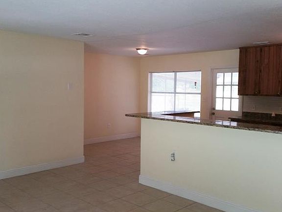4th image of 2107 Hollywood Dr