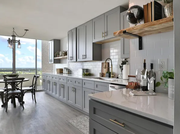 1000 Urlin Ave APT 1607, Grandview, OH 43212