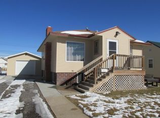 814 10th St, Gothenburg, NE 69138