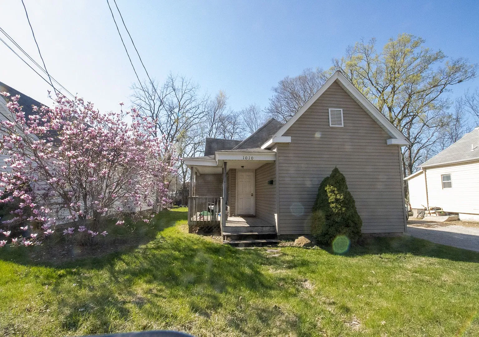 3 Bed 2 Bath Home — Photo 1